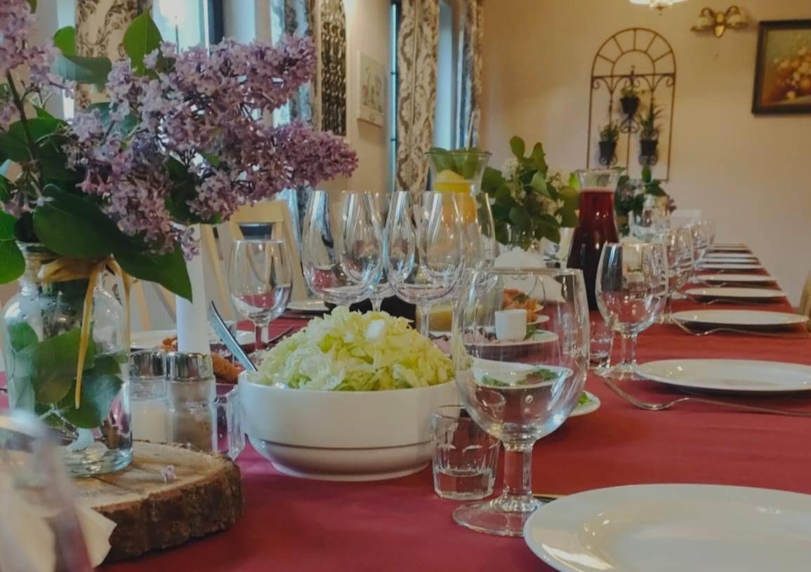 Osrodek Bialy Lew Bed & Breakfast Wojciechow  Екстериор снимка